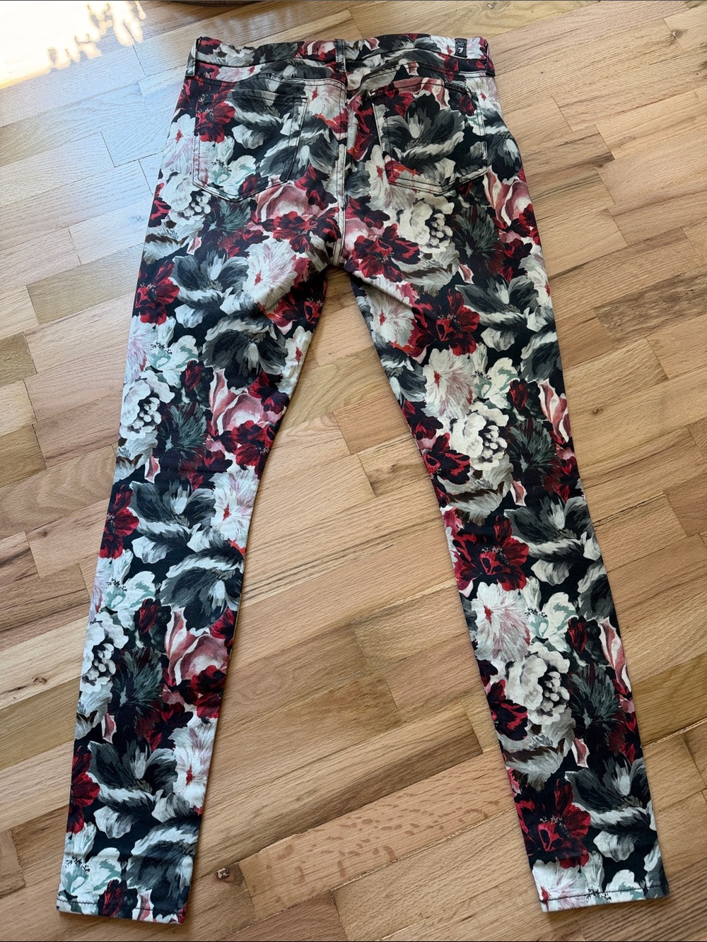 7 For All Mankind Floral Leggings - Red, Black & White - Picture 4 of 4